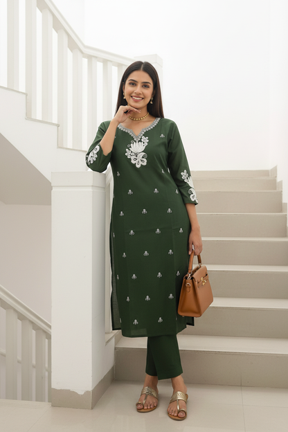 Women's Green Lotus Embroidered Kurta Pant Set with Zari Dupatta