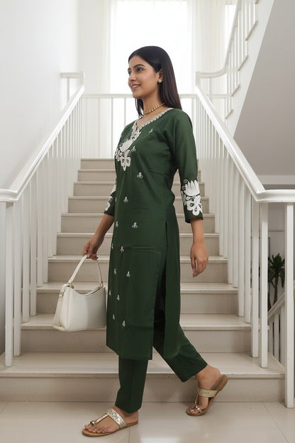 Women's Green Lotus Embroidered Kurta Pant Set with Zari Dupatta