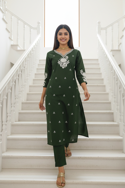 Women's Green Lotus Embroidered Kurta Pant Set with Zari Dupatta